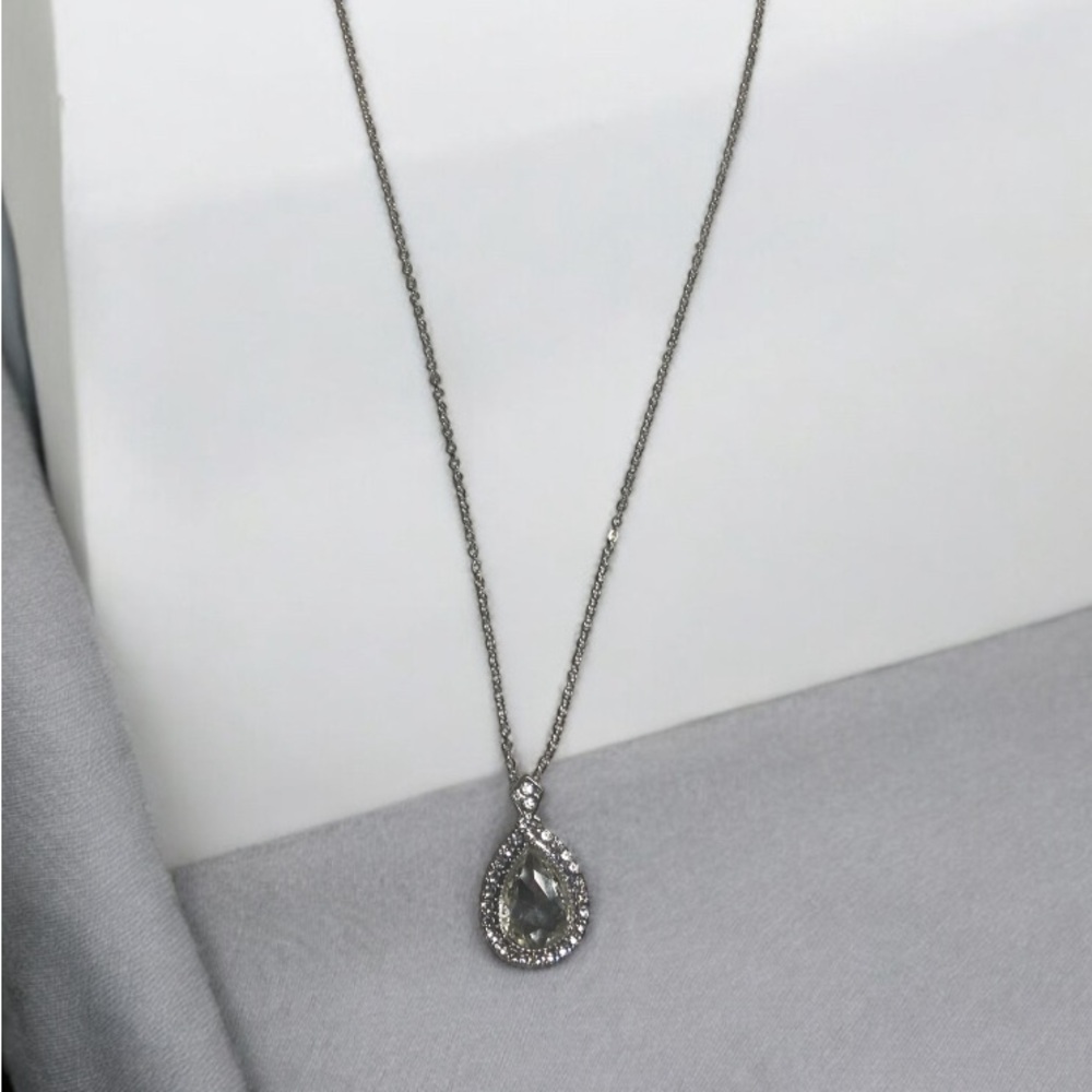 Silver Fluid Design Pendant Necklace